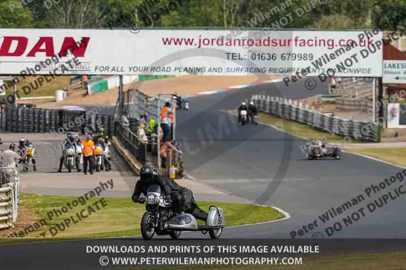 Vintage motorcycle club;eventdigitalimages;mallory park;mallory park trackday photographs;no limits trackdays;peter wileman photography;trackday digital images;trackday photos;vmcc festival 1000 bikes photographs